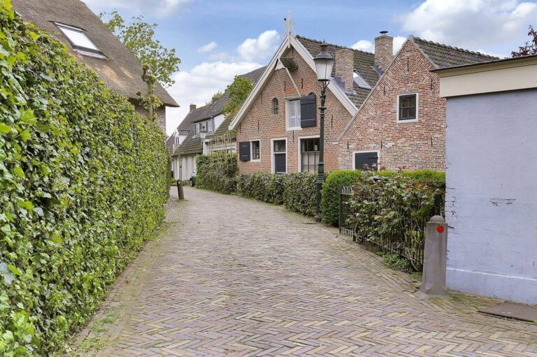 Wandelen en bezoek woning Hansje Dol in Huizen — natuur in Huizen